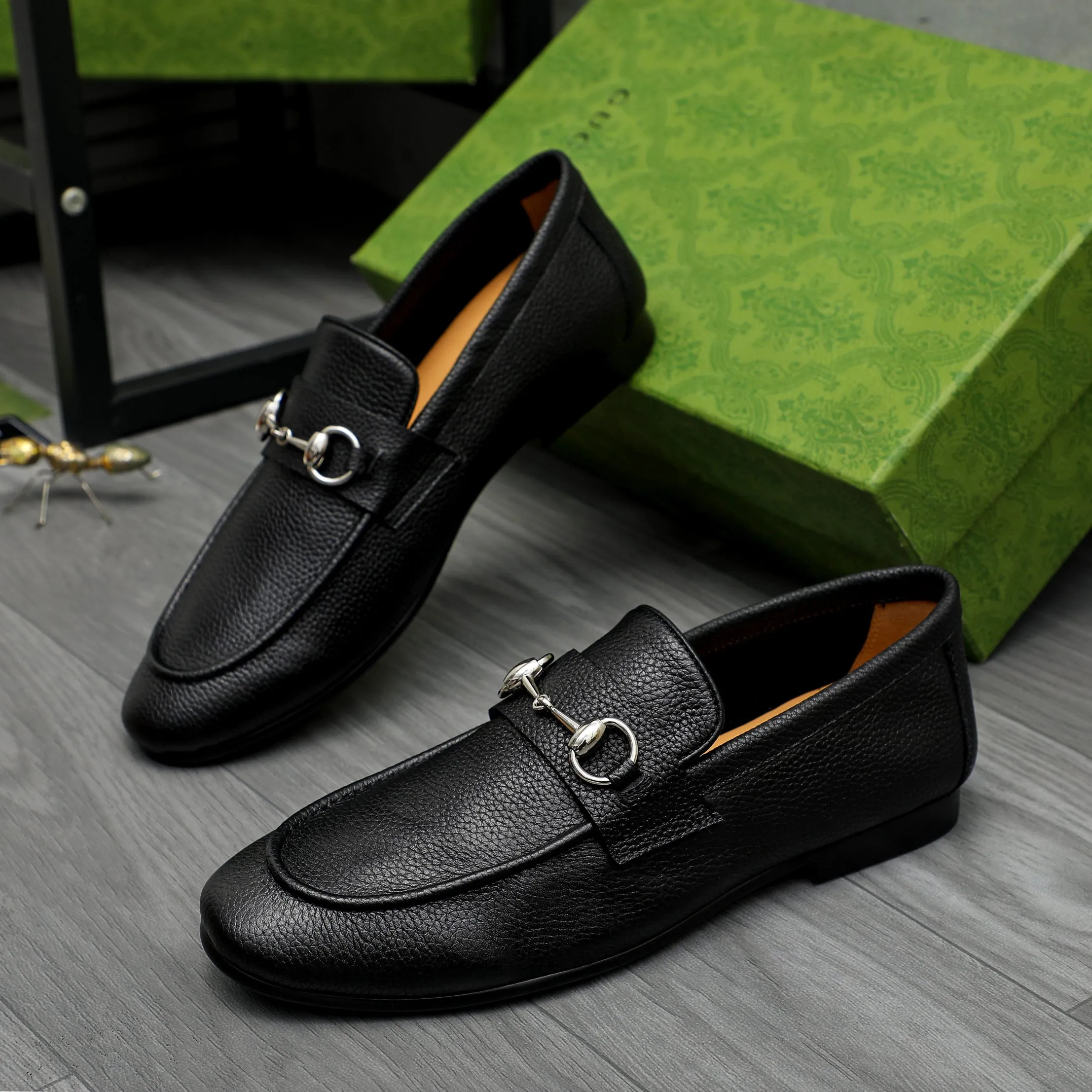 Men's shoes 💰500 Product trademark: GUCCI "Gucci" business slip-on leather shoes Regular size: 38-44 (37.45.46 custom-made, non-refundable) Product materials: Selected pebbled cowhide upper, cowhide insole, original outsole